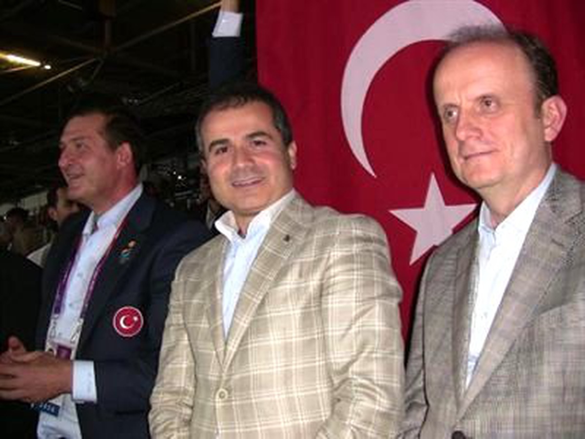 Gençlik ve Spor Bakanı Kılıç, Milli Tekvandocuyu Kutladı