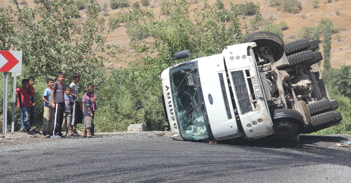 Hakkari\'de Trafik Kazası, 1 Yaralı