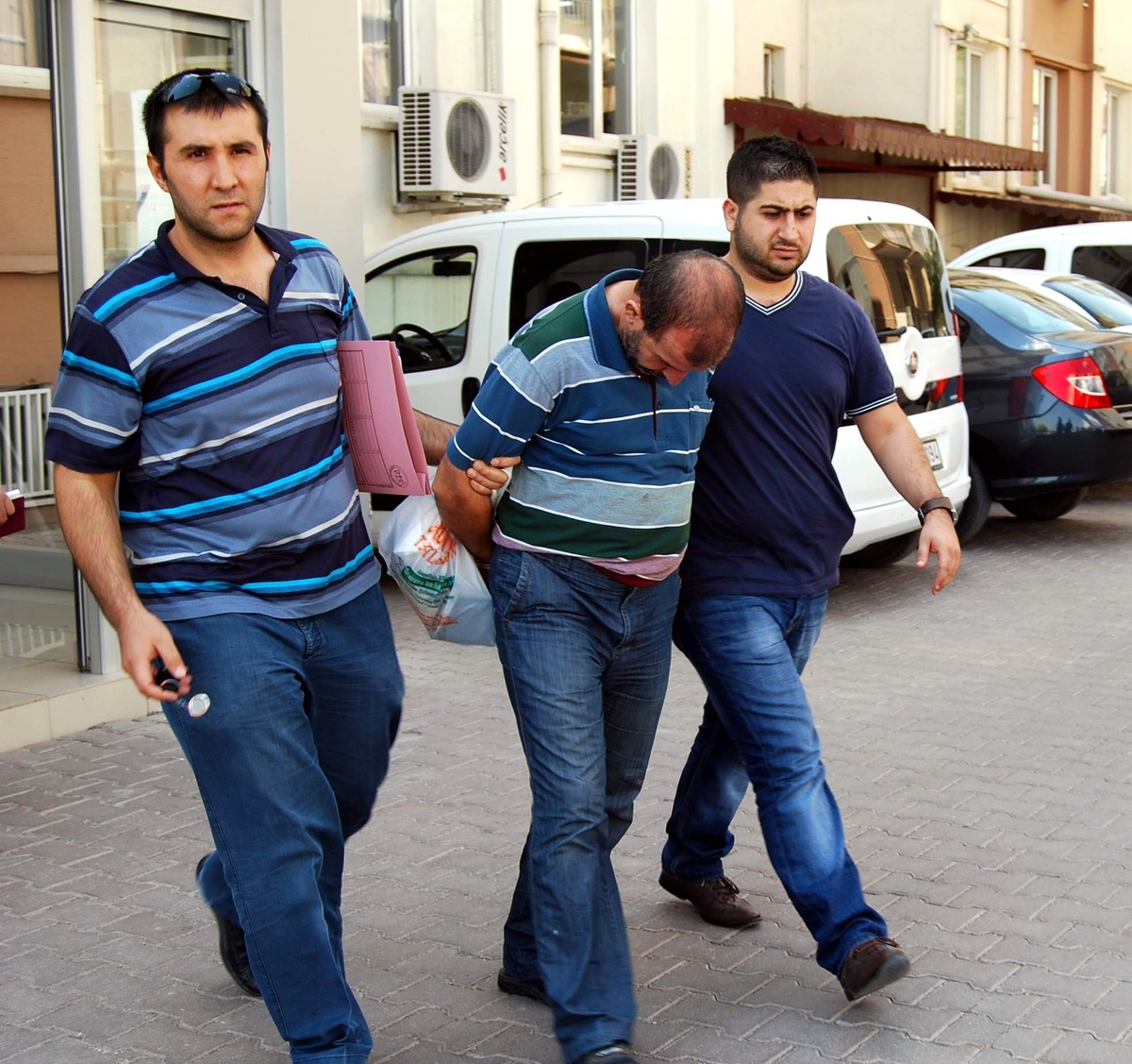 Hırsızlık İçin Girdikleri İş Yerinde Yakalandı