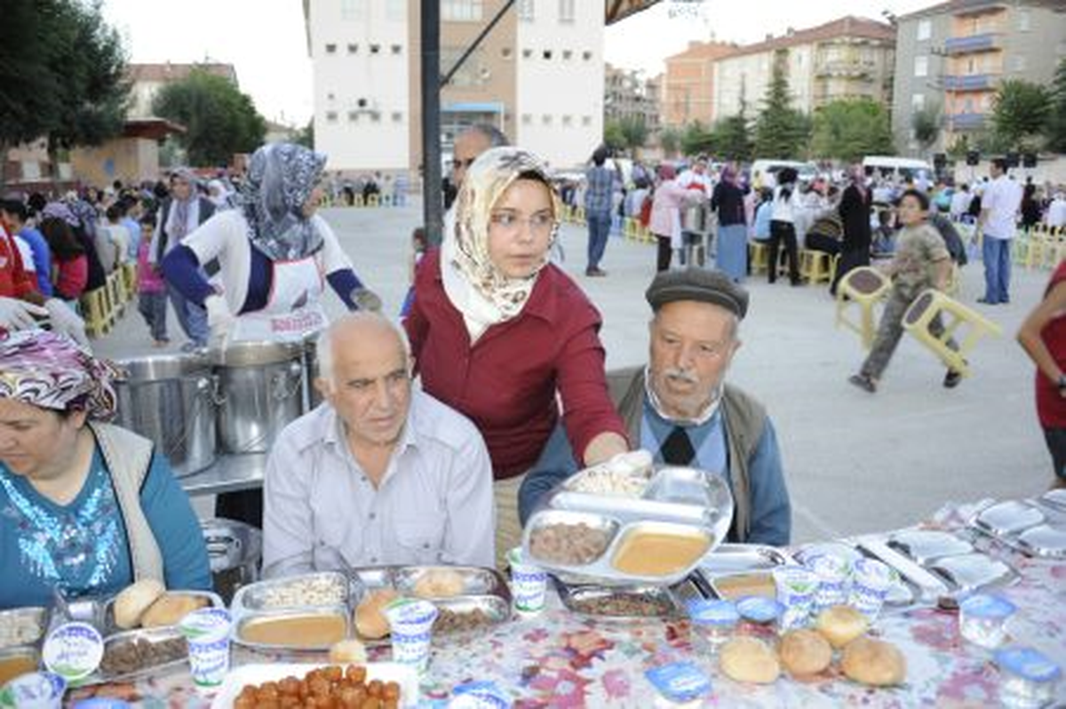 İftar Sofralarına Vatandaşlardan Yoğun İlgi