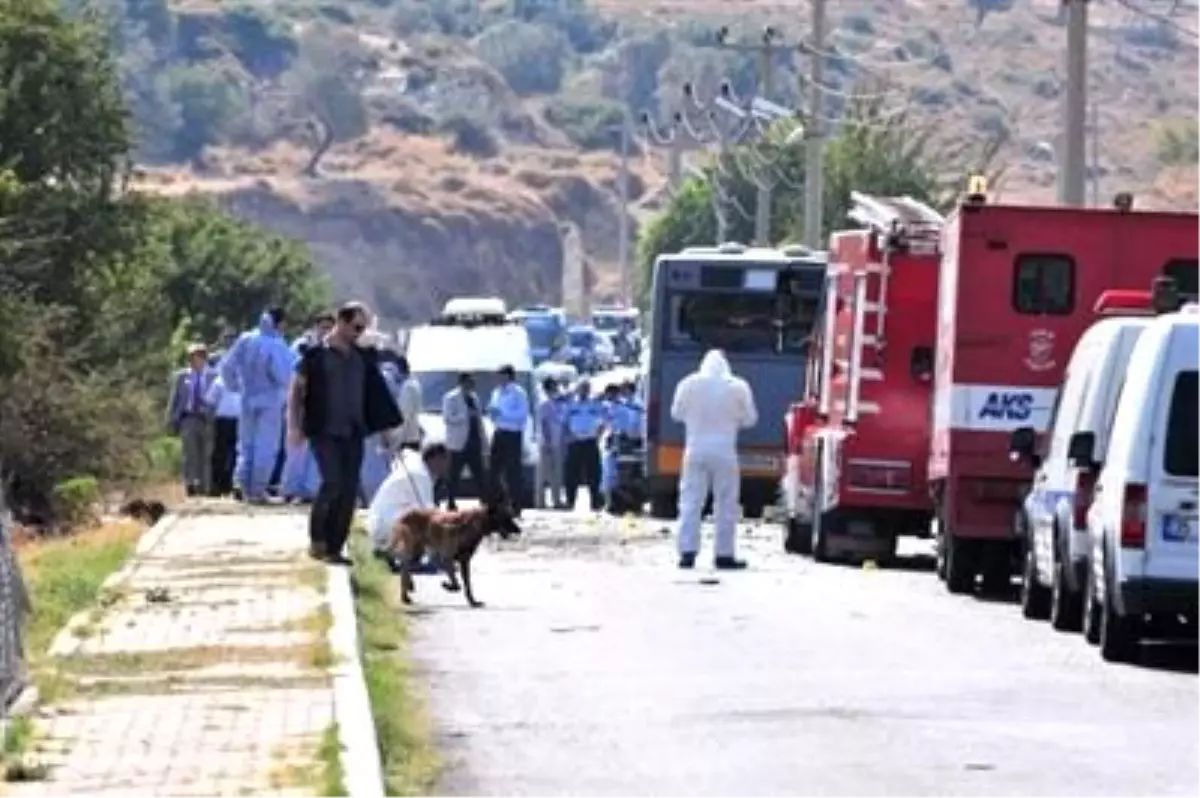 İzmir\'de Askeri Aracın Geçişi Sırasındaki Patlama
