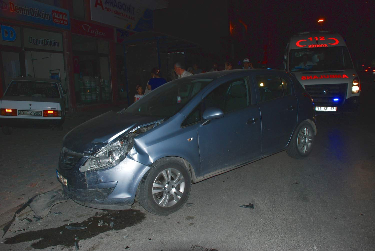 Kontrolden Çıkan Otomobil, İşyerine Girdi