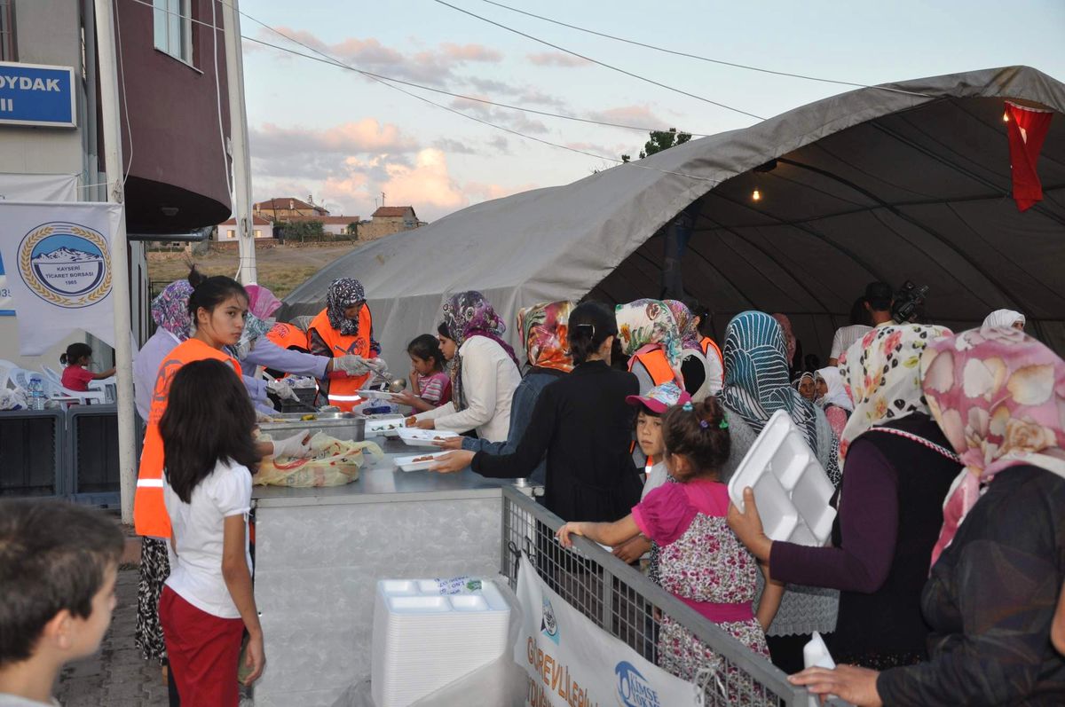 Ktb İftar Çadırı Kurdu