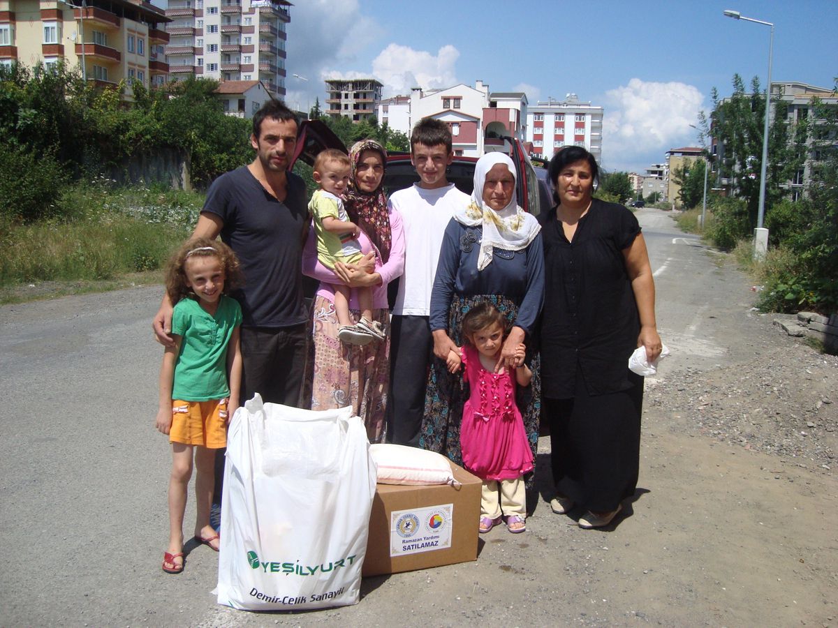 Lösam\'dan Gıda Yardımı