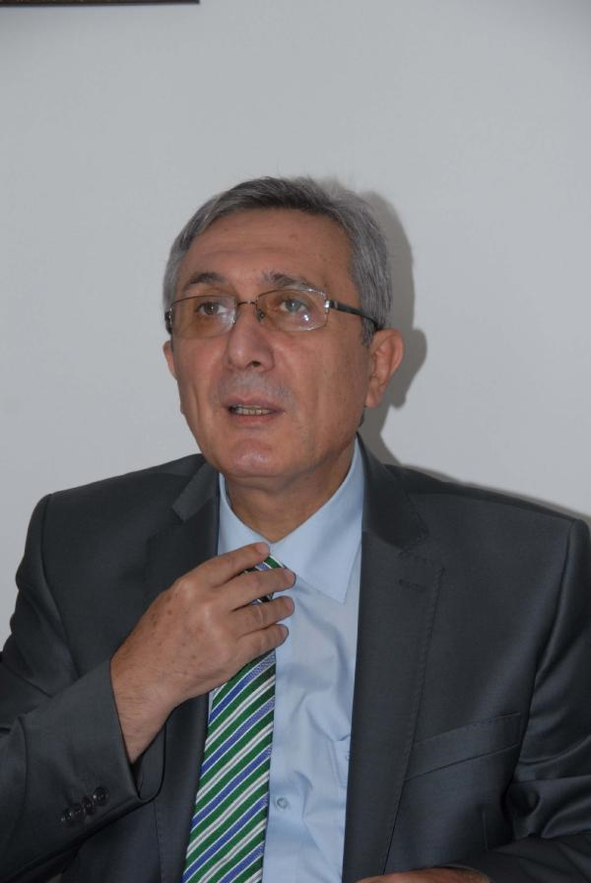 MHP\'li Ayhan: "Chp İçinde Üçe Bölündü"