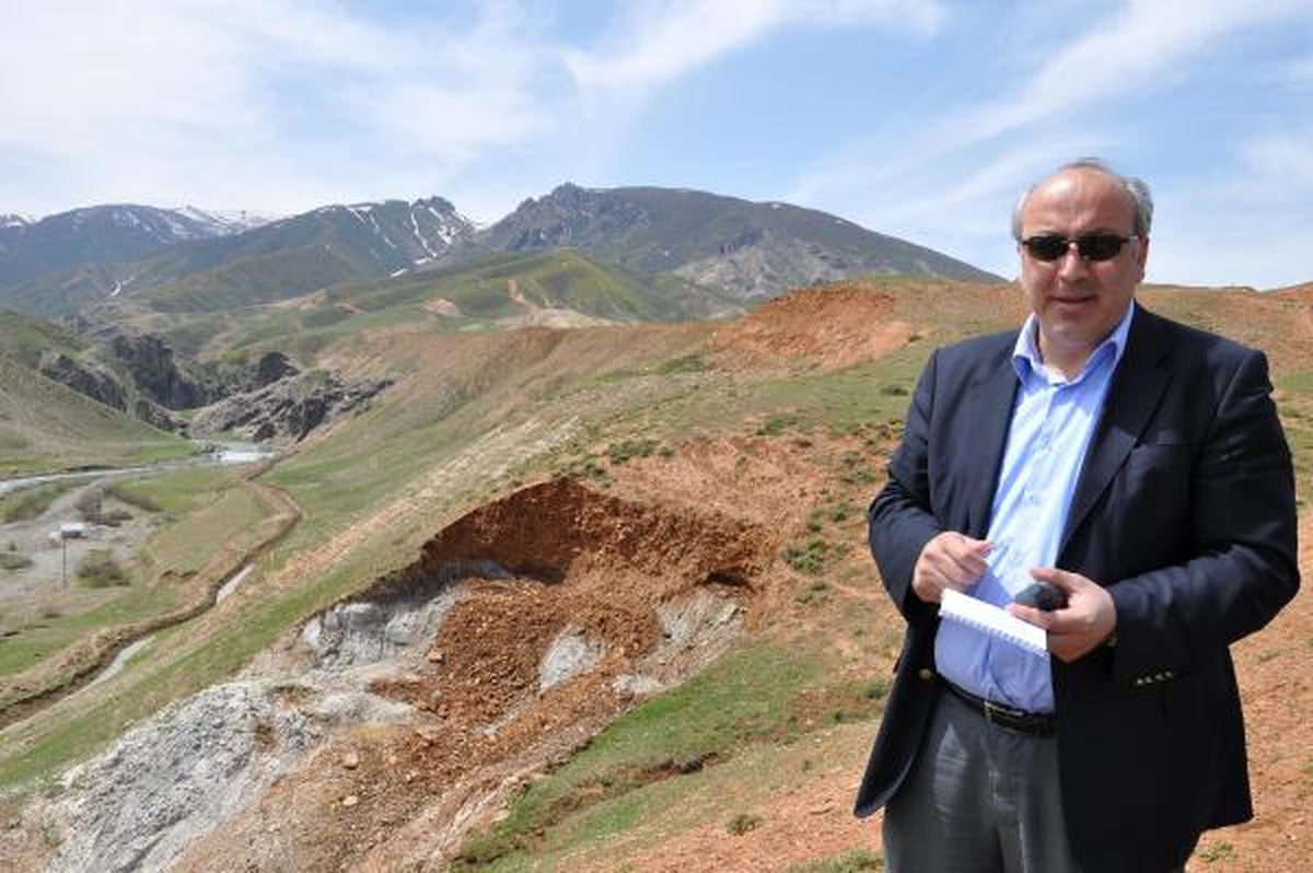 Muş\'ta Heyelan Hattı Üzerindeki Evler