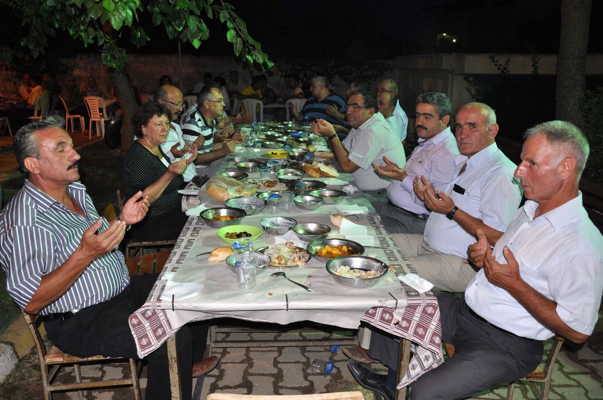 Nazilli\'de İki Mahalle Sakini Kaynaşma İftarında Buluştu