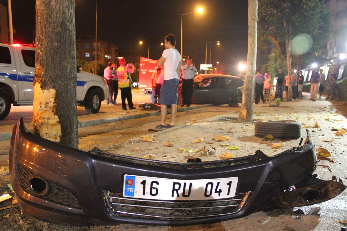 (Özel Haber) Takla Atan Otomobilde Sıkışan Kadın Sürücüyü Sağlık Ekipleri Kurtardı