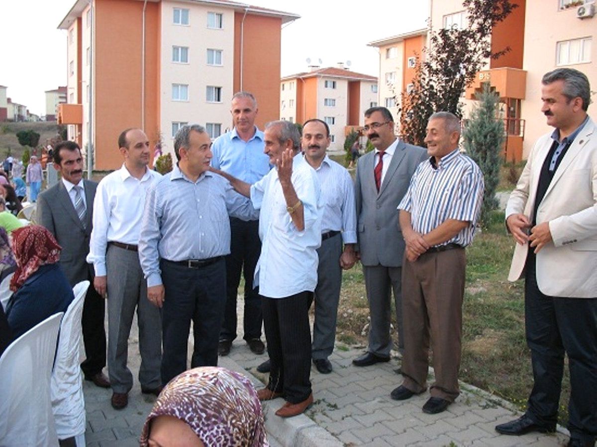 Sakarya Valisi Vakıfkentlilerle İftar Açtı
