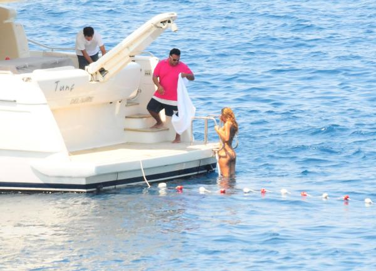 Sevgilisini Havlu ile Bekledi