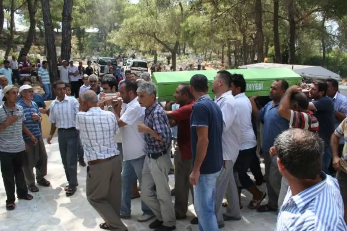 Tatil Sitesinde Dehşet: 2 Kardeşi Öldürdü, Diğerini Yaraladı (2)