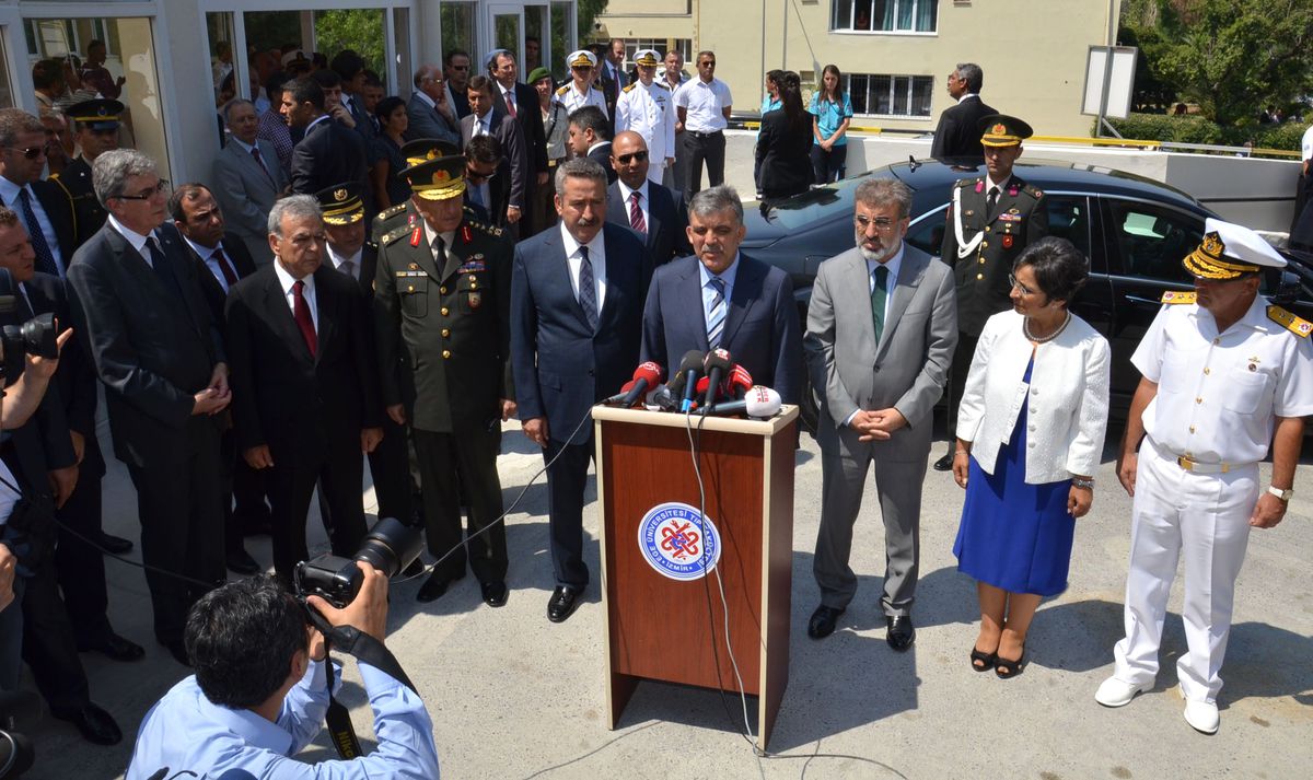 Cumhurbaşkanı Gül İzmir\'de Yaralanan Askerlerı Ziyaret Etti