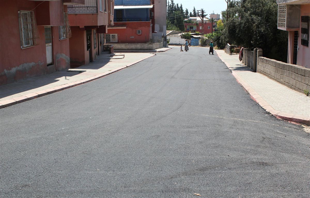 Toroslar\'da Asfalt Çalışması Sürüyor