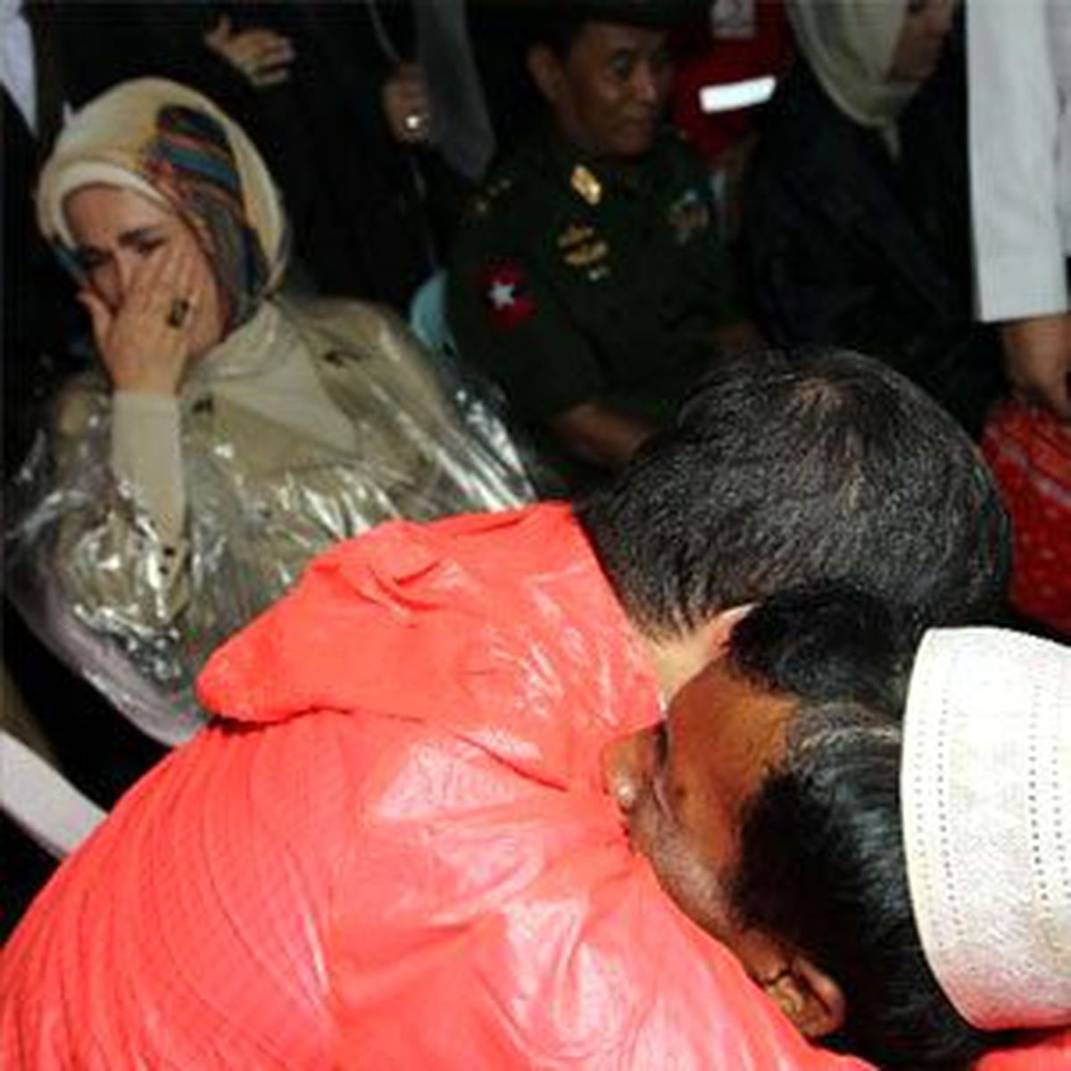 Arakan\'da Gözyaşlarını Tutamadılar