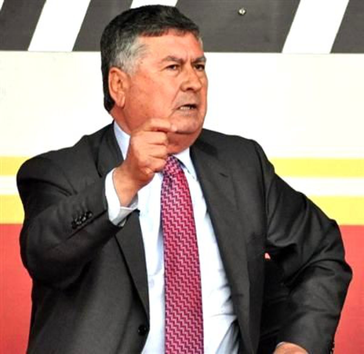 Adnan Keskin\'den Bakan Şahin\'e Tazminat Sorusu