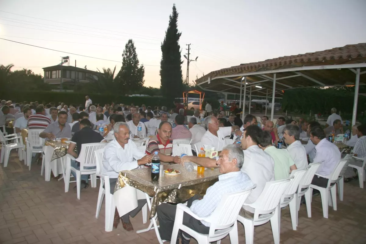 Ak Partililer İftar Yemeğinde Buluştu