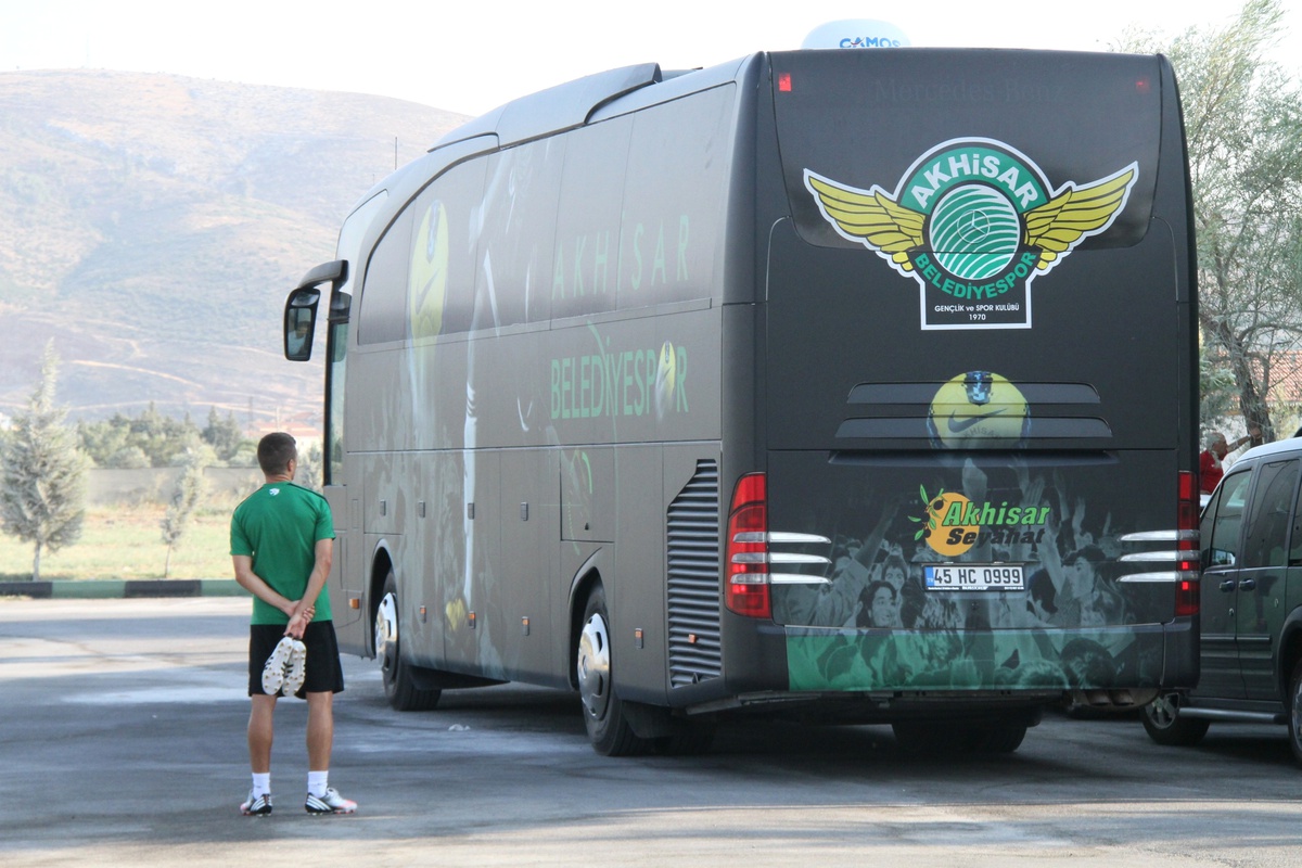 Akhisar Belediyespor\'un Yeni Sezon Ulaşım Sponsoru Akhisar Seyahat Otobüsleri Oldu