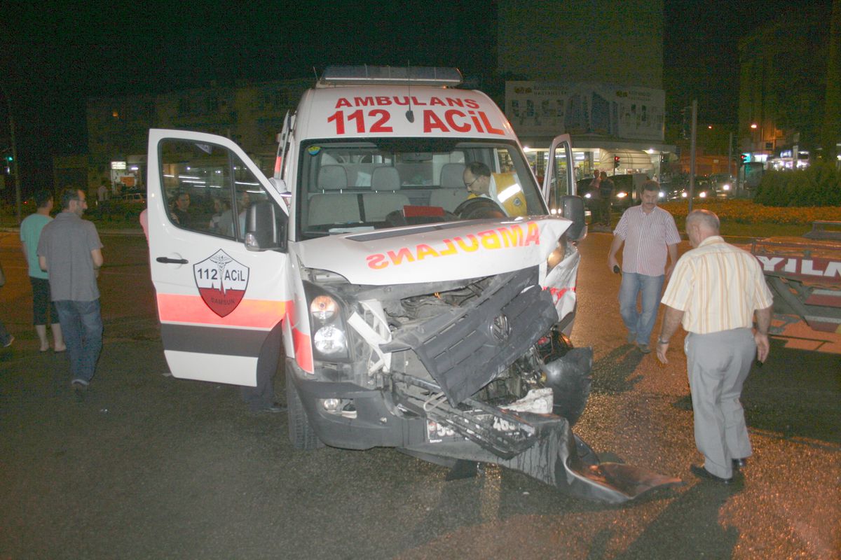 Ambulans Kazası: 1 Yaralı