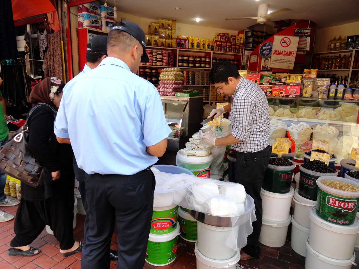 Belediyeden Şarküteri Ve Marketlere Denetim