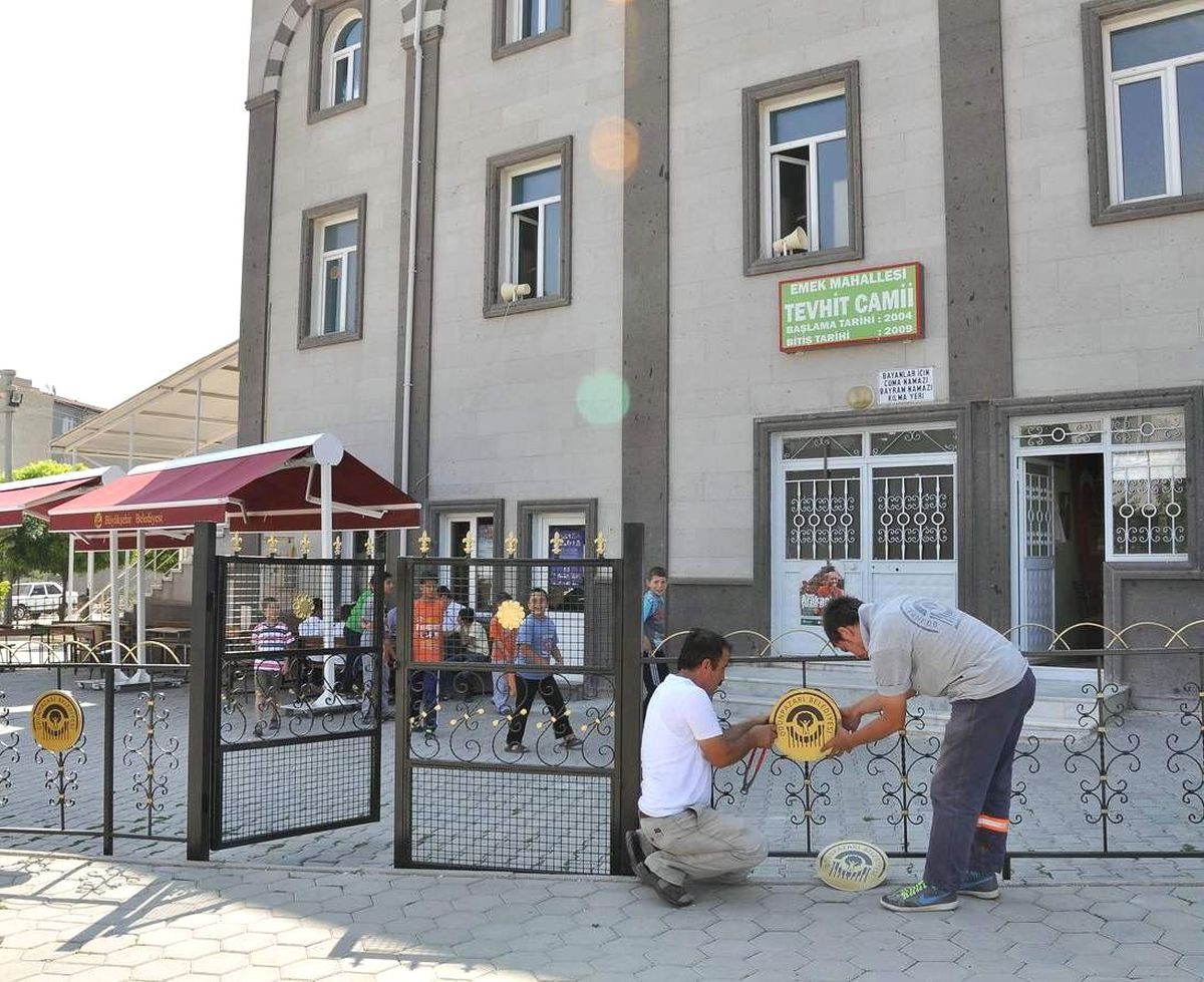 Camilerin Çevresi Güzelleşiyor