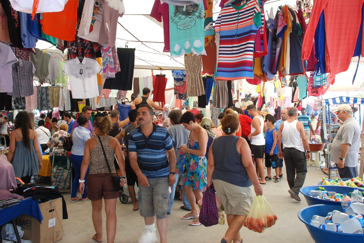 Didim Cumartesi Pazarında Bayram Hareketliliği