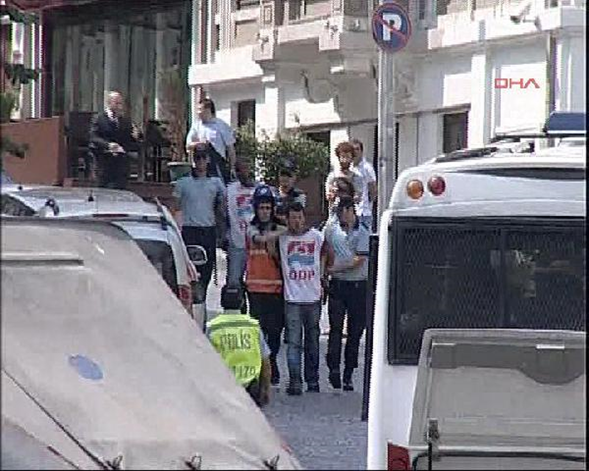 Dolmabahçe\'de Olaylı Clinton Protestosu