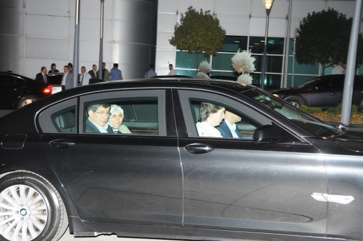 Emine Erdoğan Yurda Döndü