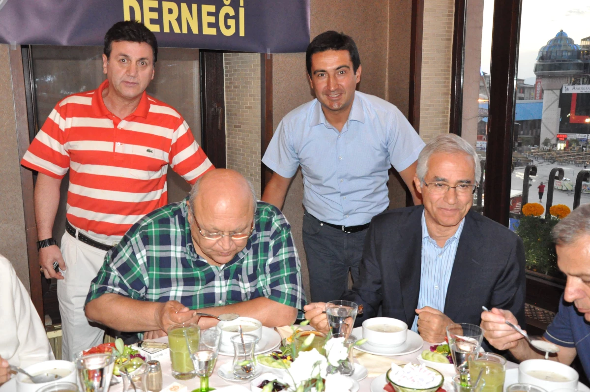 Fenerbahçeliler İftar Yemeğinde Buluştu