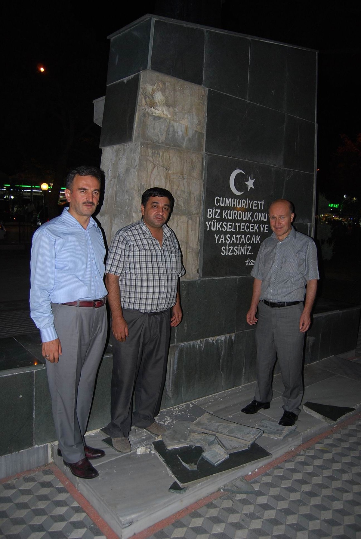 Gemlik\'te Atatürk Büstü ve Kaidesi Yenilenecek