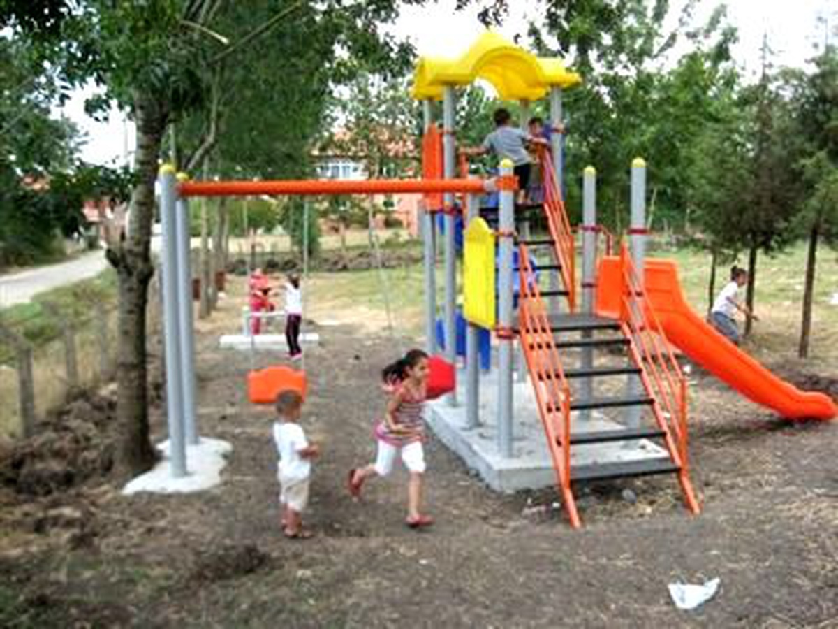 Gümüşova\'da Köylere Çocuk Oyun Alanları Yapıldı