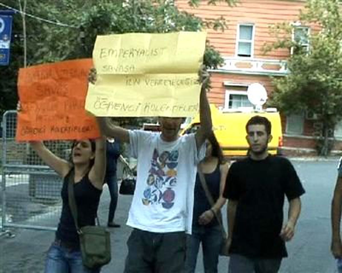 Halkın Kurtuluş Partisi Üyeleri, Clınton\'ı Protesto Etti