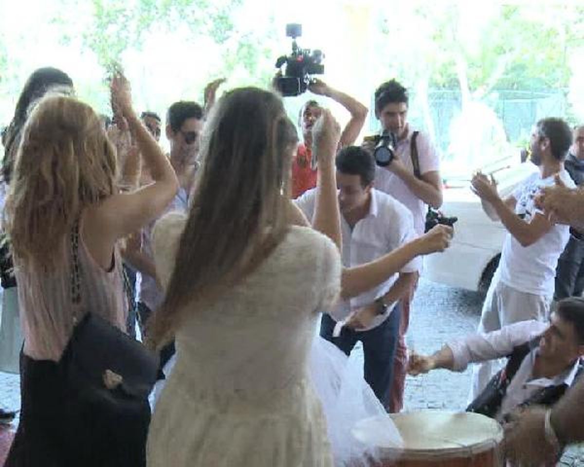 İçeride "Kritik Görüşme" Dışarıda "Davul-Zurna"
