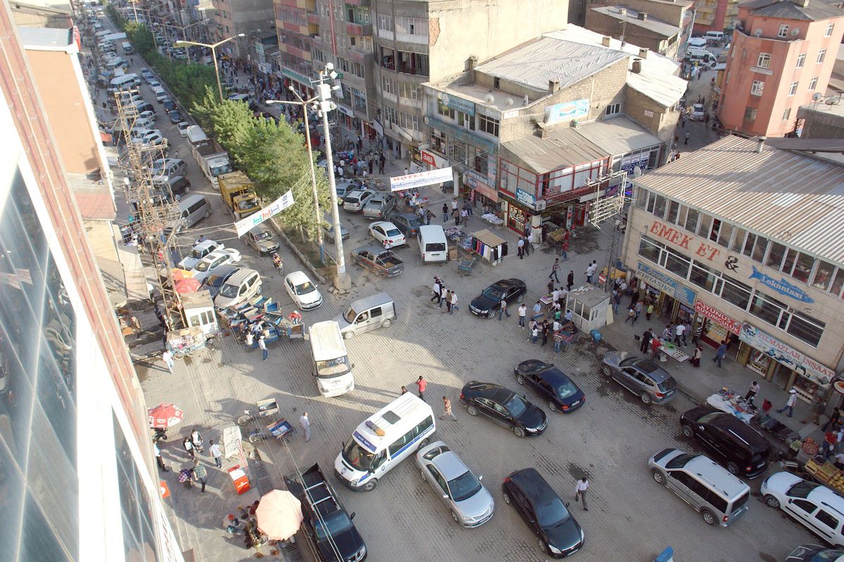 İran\'daki Deprem, Hakkari\'yi Korkuttu