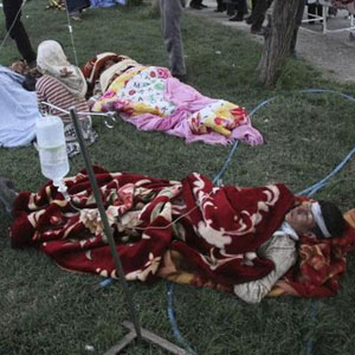 İran\'daki Depremler: 87 Ölü, 400 Yaralı
