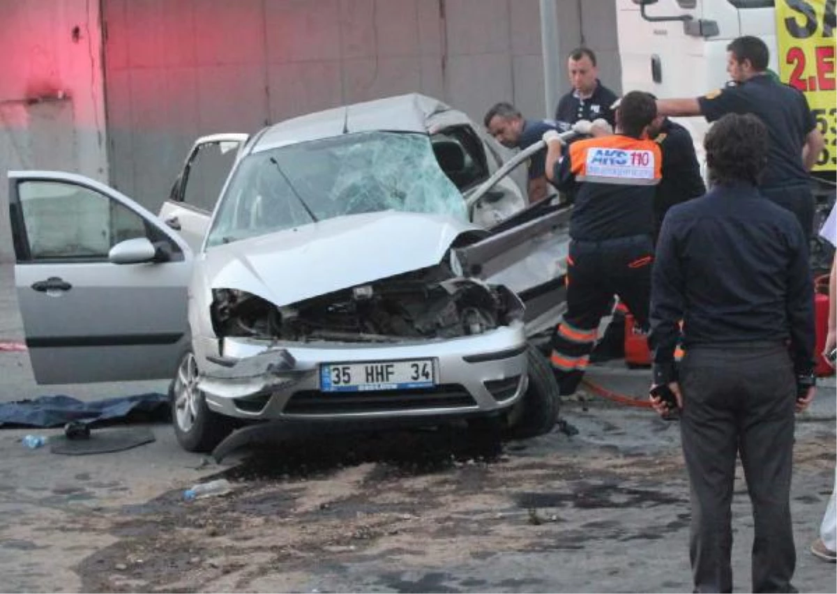 İzmir\'de Kaza: 1 Ölü, 1 Yaralı