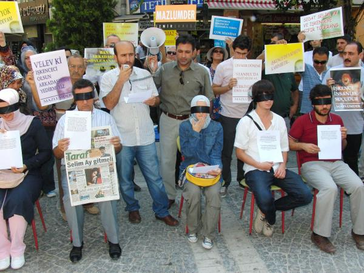 İzmir\'de Siyah Kurdeleli \'Sedat Selim Ay\' Eylemi
