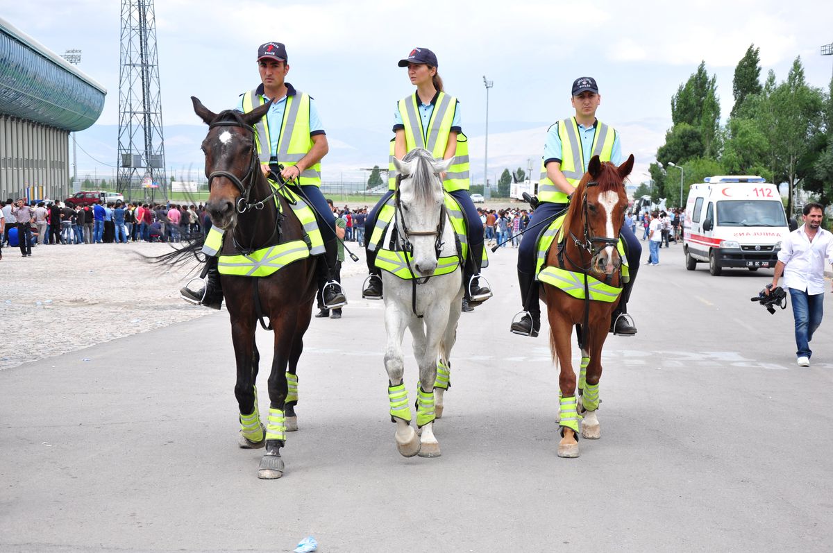 Kadın Atlı Polis Görevde