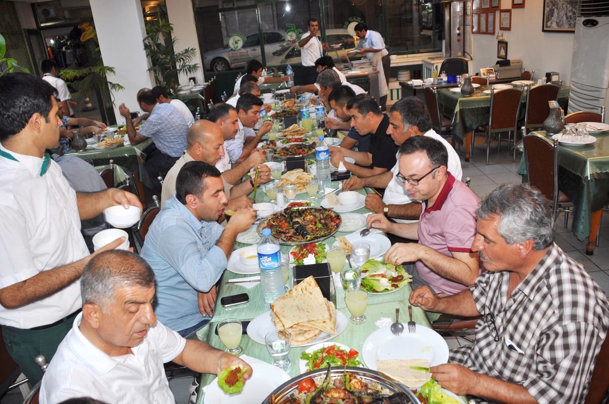 Kaymakam Uçar\'ın Onuruna Kızıltepe\'de Veda Yemeği?