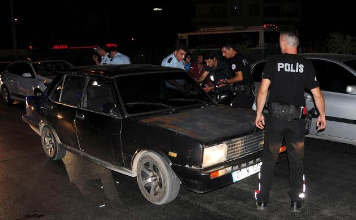Kaza Yapıp Kaçan Alkollü Sürücünün Otomobilinde Esrar Bulundu