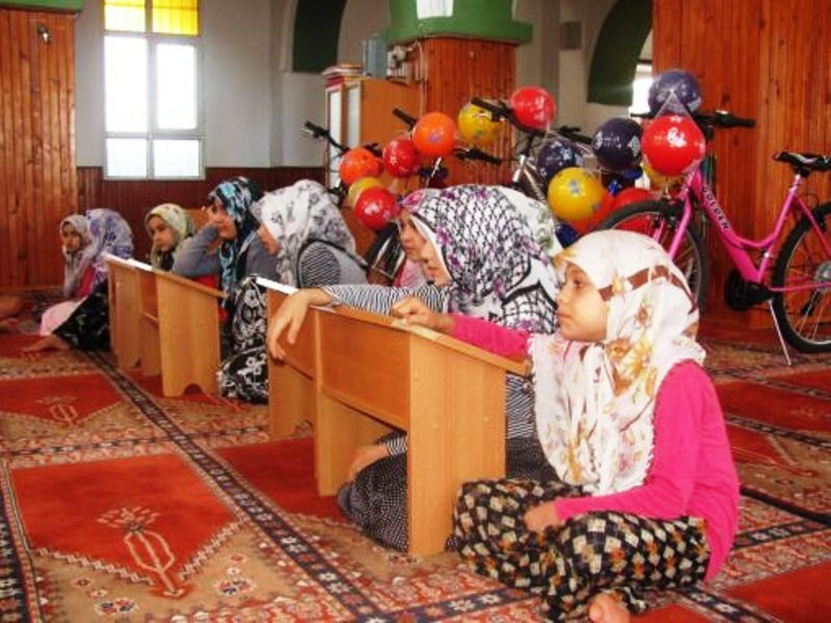 Kur\'an Kursunda Başarılı Olan Öğrencilere Bisiklet Hediye Edildi