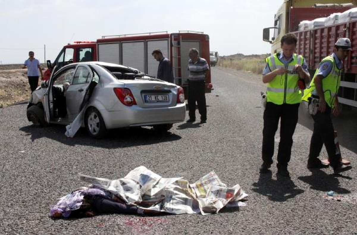 Lastiği Patlayan Otomobil Takla Attı: 3 Ölü, 3 Yaralı