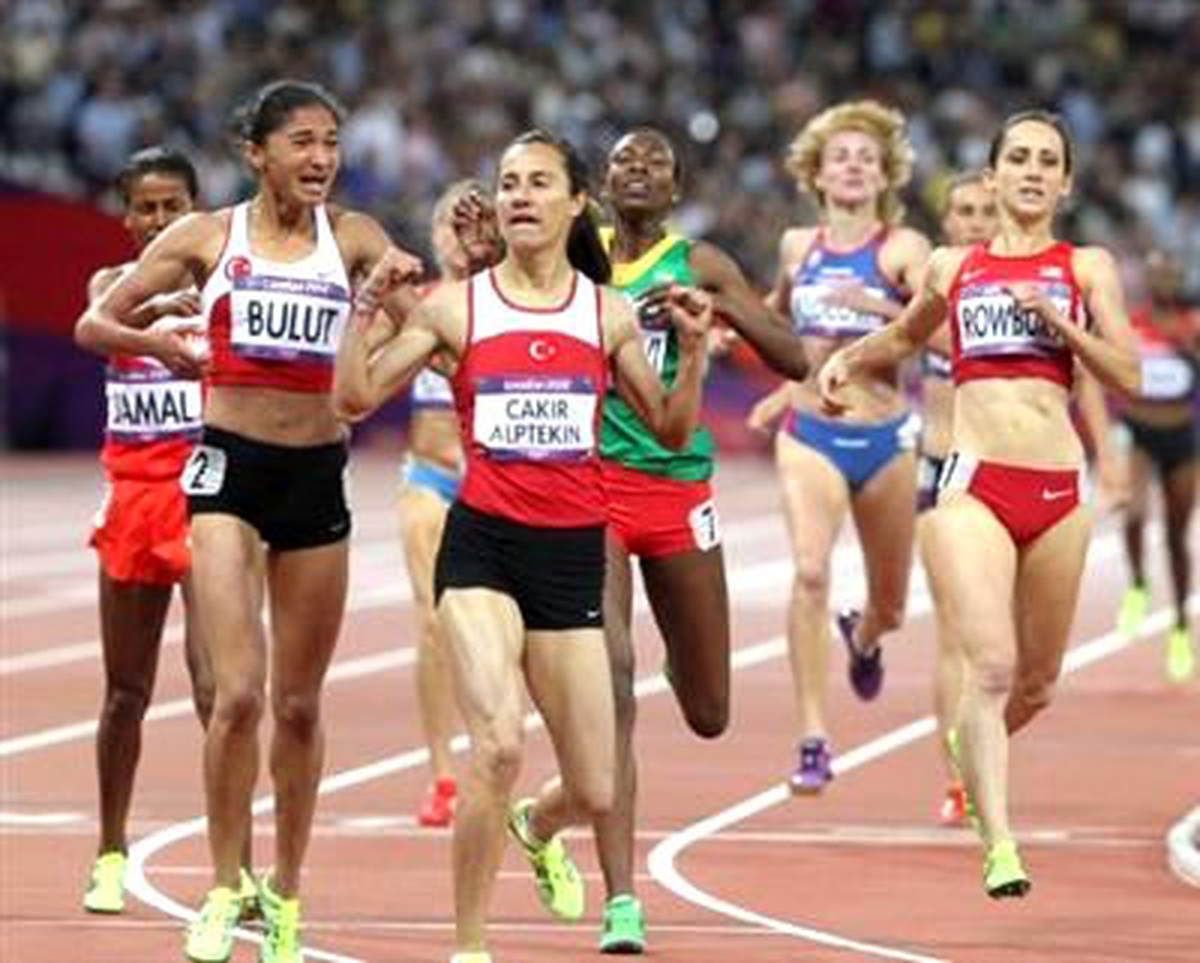 Londra Olimpiyatları\'nda Kadınlar 1500 Metre Finalinde Aslı Çakır Alptekin Altın, Gamze Bulut İse...