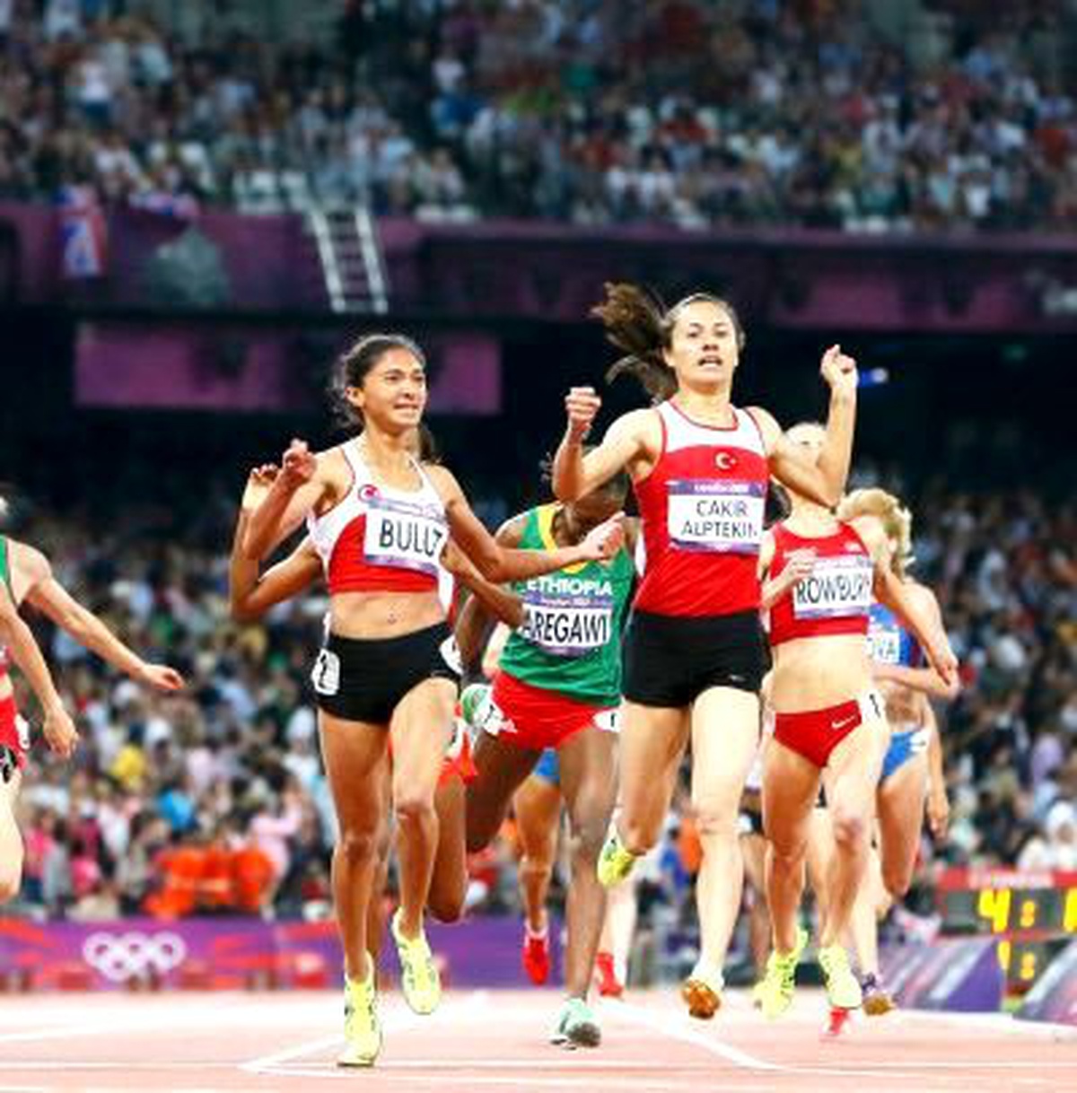Londra Olimpiyatları\'nda Kadınlar 1500 Metre Finalinde Aslı Çakır Alptekin Altın, Gamze Bulut İse...