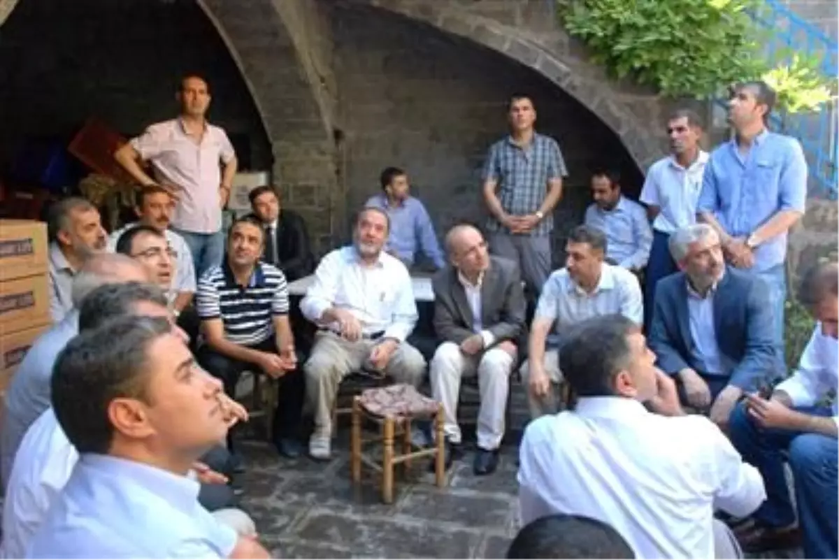 Maliye Bakanı Şimşek, Diyarbakır\'da Vatandaşlarla Sohbet Etti