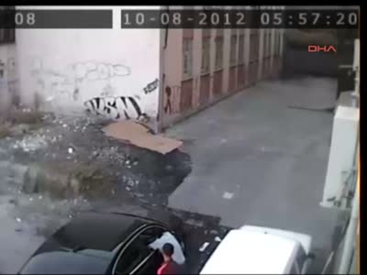 Milletvekili Tuğluk\'un Otomobilini Soydular