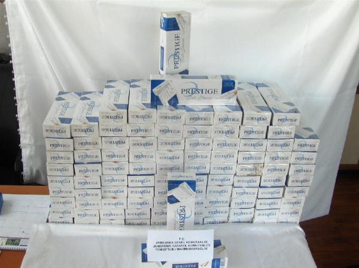 Otomobilde Bin Paket Kaçak Sigara Ele Geçirildi