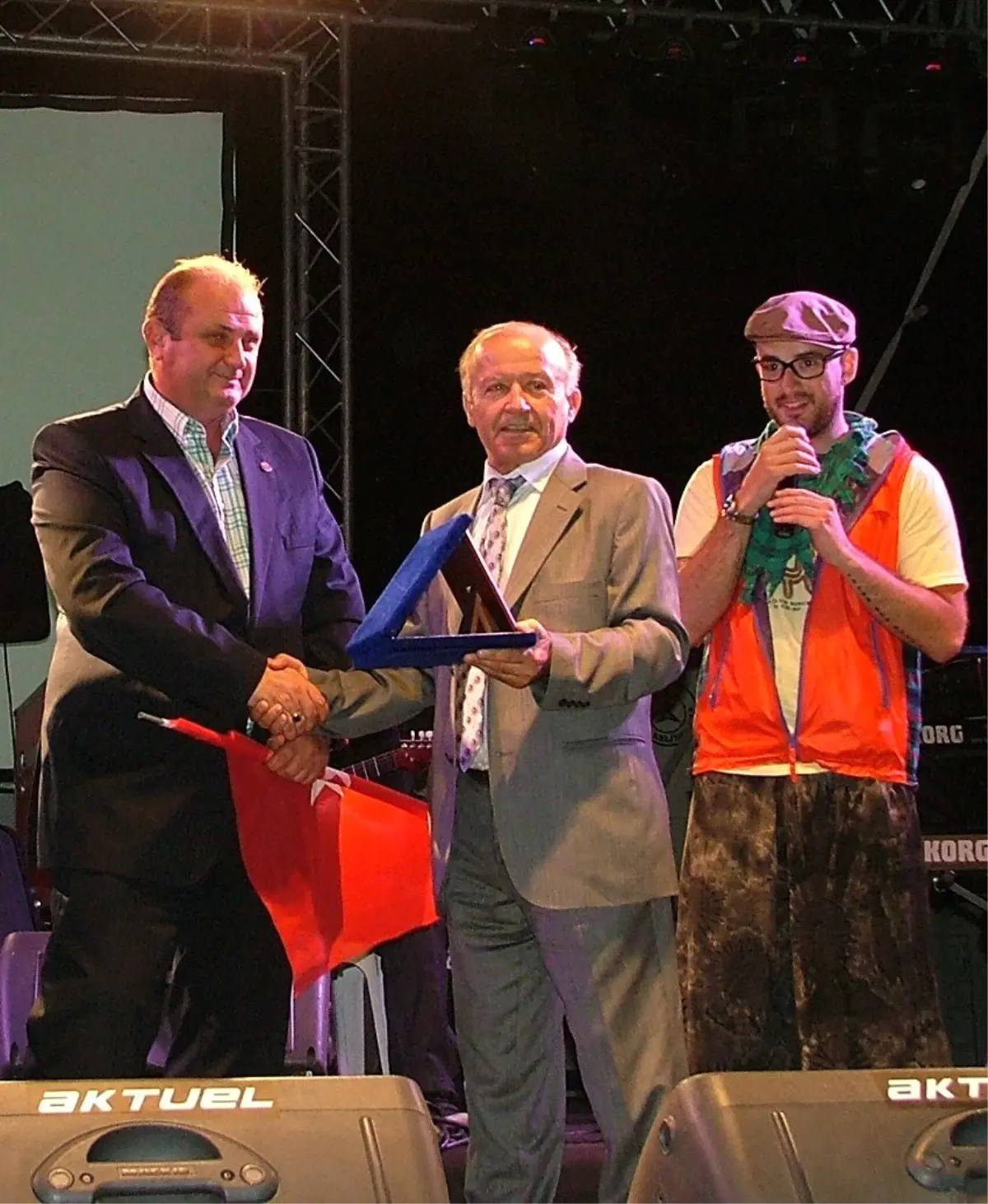 Rıfat Karlova, Şöhret Basamaklarını Tayvan\'da Tırmandı