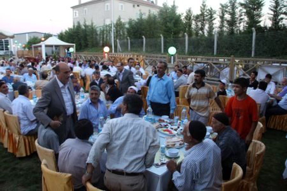 Selmanoğlu İftarını Vatandaşlarla Açtı
