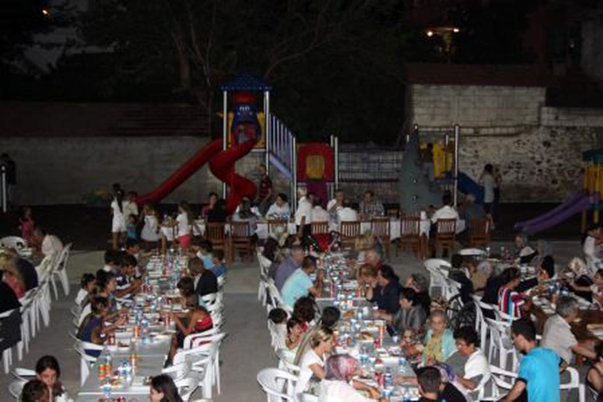 Siği Köy Meydanında Toplu İftar
