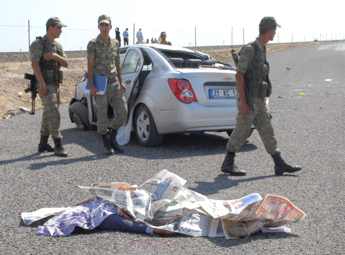 Takla Atan Otobmobilde 3 Ölü